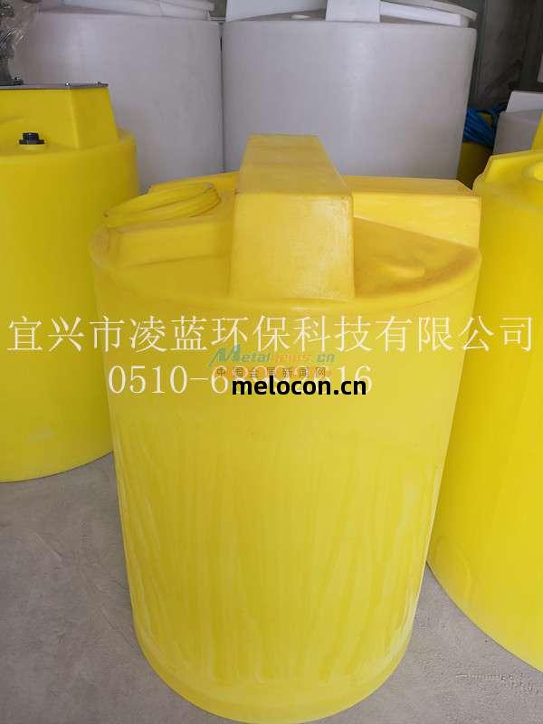 大容積(ji)加(jia)藥桶(tong)的創(chuang)新(xin)應用 1500L攪拌(ban)藥(yao)箱助(zhu)力(li)環(huan)保(bao)科(ke)技發(fa)展